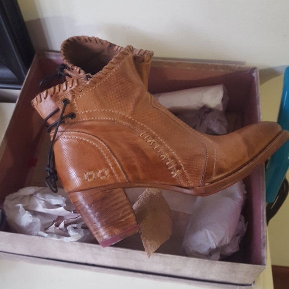 Size 8 ran small - Picture 2 of 2